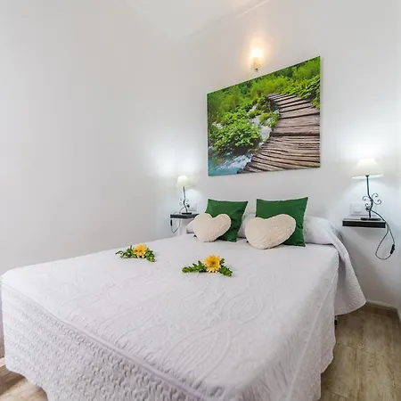 Peaceful 3-bedroom Semesterbostad *